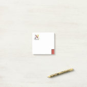 Een soort modern kunstmonogram. Brief N Post-it® Notes (Op bureau)
