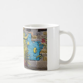 Een soort van bruinvissen met taartjes koffiemok