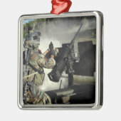 Een speciaal oorlogsschip, Crewman 2 Metalen Ornament (Links)