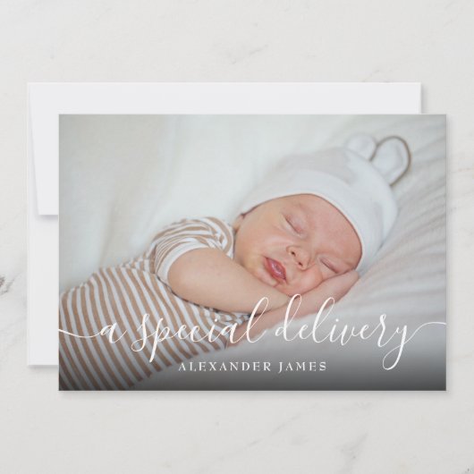 Een speciale bezorging script baby jongen foto geb aankondiging (Voorkant)