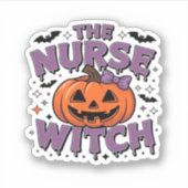 Een speels ontwerp met een pompoenheks met een sticker (Voorkant)