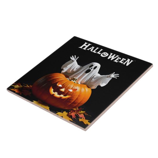 Een speelse geest komt tevoorschijn uit een gesned tegeltje (Zijkant)