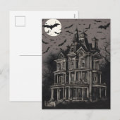 Een spookachtig spookhuis met vleermuizen die rond feestdagenkaart (Voorkant / Achterkant)