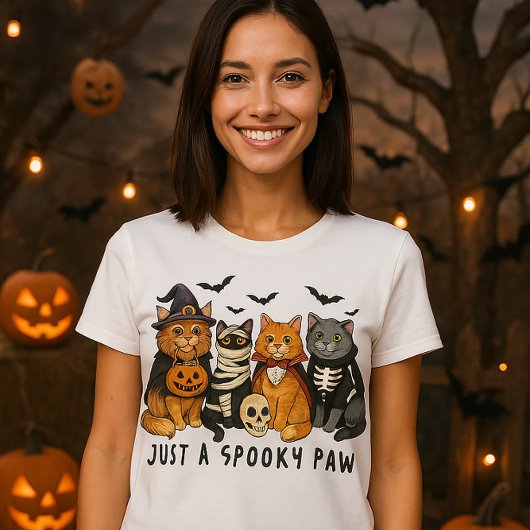 Een spookachtige poot Halloween katten T-shirt