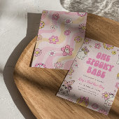 Een spooky babe groovy halloween 1e verjaardag kaart