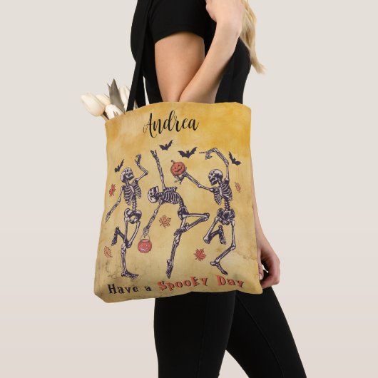 Een Spooky Day Dancing Skeletons Tote Bag (Dichtbij)