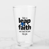 Een sprong in het diepe: laat angst je niet tegenh glas (Voorkant)