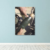 Een squad leider richt aan een vertraging het plaa canvas afdruk (Insitu (Houten vloer))