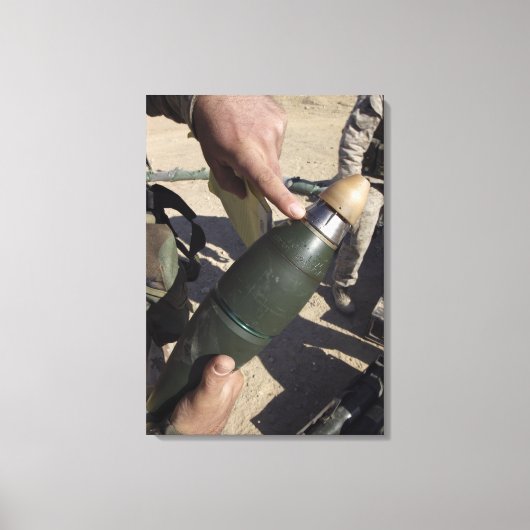 Een squad leider richt aan een vertraging het plaa canvas afdruk (Voorkant)