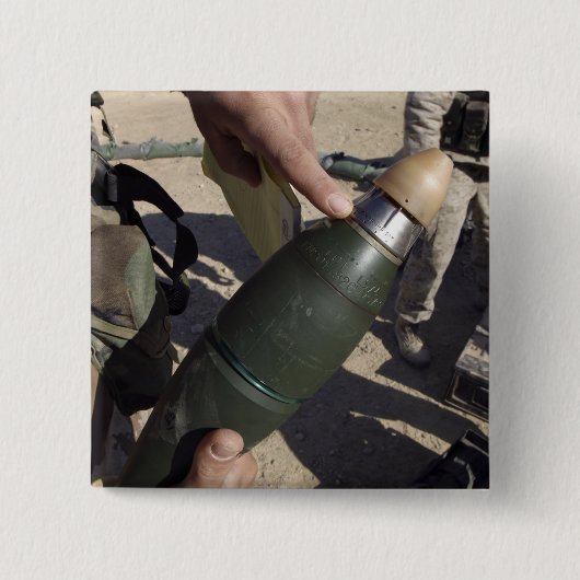 Een squad leider richt aan een vertraging het plaa vierkante button 5,1 cm (Voorkant)