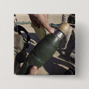 Een squad leider richt aan een vertraging het plaa vierkante button 5,1 cm