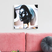 Een standbeeld van een vrouw met een pet canvas afdruk (Insitu (Woonkamer))