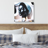 Een standbeeld van een vrouw met een pet canvas afdruk (Insitu (Slaapkamer))