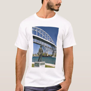 Een standbeeld van Thomas Edison door lokale kunst T-shirt