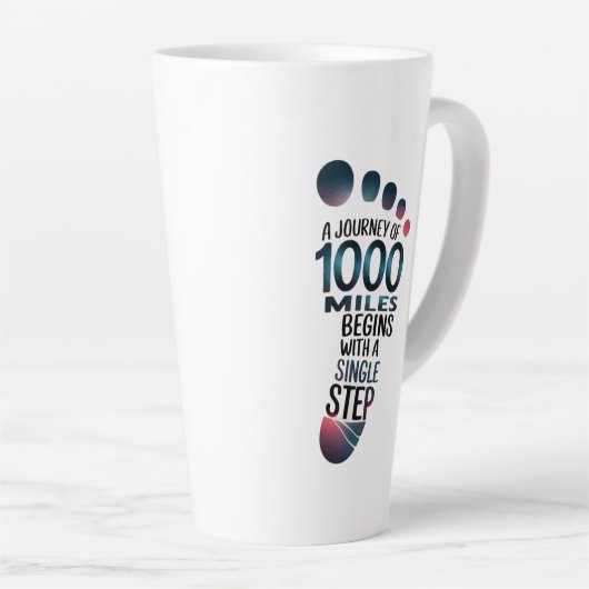 "Een stap naar duizend kilometer" Latte Mok (Rechterhoek)