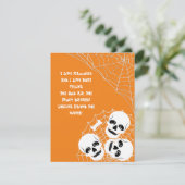 Een stapel skeletten die de halloween nachtspooky  feestdagenkaart (Staand voorkant)