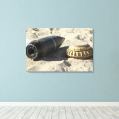 Een statische vertoning van een omgezette ordnance canvas afdruk (Insitu (Houten vloer))