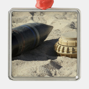 Een statische vertoning van een omgezette ordnance metalen ornament