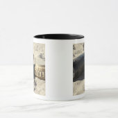 Een statische vertoning van een omgezette ordnance mok (Midden)