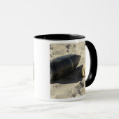 Een statische vertoning van een omgezette ordnance mok (Voorkant rechts)