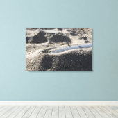 Een statische vertoning van een ordnance shell canvas afdruk (Insitu (Houten vloer))