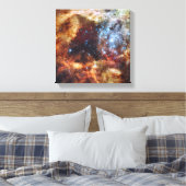Een stellair kraambed, R136 genaamd Canvas Afdruk (Insitu (Slaapkamer))