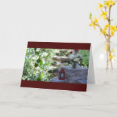 Een stenen muur in een groene tuin op een kaart (Gele Bloem)