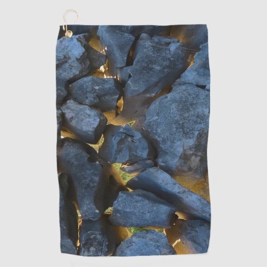 Een stenen muur in Kroatische stijl Golfhanddoek (Voorkant)