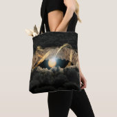 Een ster omgeven door een protoplanetaire schijf tote bag (Dichtbij)