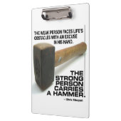 Een sterke persoon draagt een hamer - Gym Workout Klembord (Links)