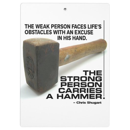 Een sterke persoon draagt een hamer - Gym Workout Klembord (Achterkant)