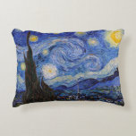 Een Sterrennacht: Saint Remy van Vincent van Gogh Accent Kussen<br><div class="desc">Het jaar is 1889. Vincent van Gogh is een patiënt in het Saint-Paul-de-Mausole asiel in Saint-Rémy-de-Provence, Frankrijk. Hij lijdt aan een psychische aandoening en zijn artsen hebben hem geadviseerd om binnen te blijven en niet te schilderen. Maar Van Gogh kan de drang tot creëer niet weerstaan en brengt zijn dagen...</div>