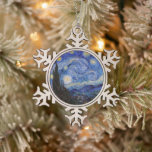 Een Sterrennacht: Saint Remy van Vincent van Gogh Tin Sneeuwvlok Ornament<br><div class="desc">Het jaar is 1889. Vincent van Gogh is een patiënt in het Saint-Paul-de-Mausole asiel in Saint-Rémy-de-Provence, Frankrijk. Hij lijdt aan een psychische aandoening en zijn artsen hebben hem geadviseerd om binnen te blijven en niet te schilderen. Maar Van Gogh kan de drang tot creëer niet weerstaan en brengt zijn dagen...</div>
