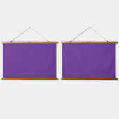 Een stevige paarse achtergrond met een witte vierk hangend wandkleed (Dubbel)