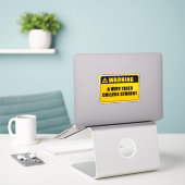 Een sticker voor een zeer vermoeide student (Laptop op bureau)
