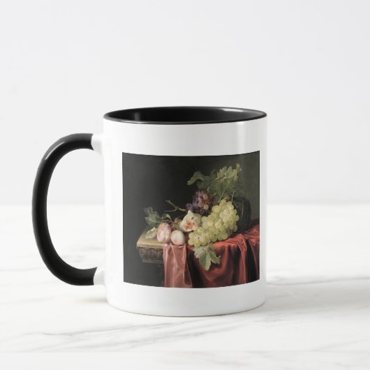 Een stilstaand leven met druiven, pruimen mok (Links)