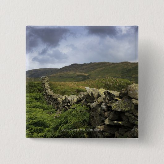 Een stone omheining door velden vierkante button 5,1 cm (Voorkant)