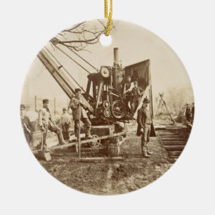 Een stoomkraan in bedrijf tijdens de bouw keramisch ornament