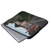 Een straat in York Laptop Sleeve (Voorkant onderkant)