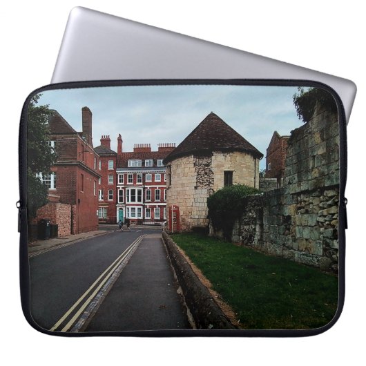 Een straat in York Laptop Sleeve (Voorkant)