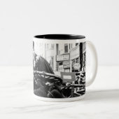 Een straatongeval tweekleurige koffiemok (Voorkant rechts)