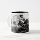 Een straatongeval tweekleurige koffiemok (Voorkant links)