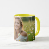 Een stralende Helena Chevalier in Flowering Meadow Mok (Voorkant rechts)