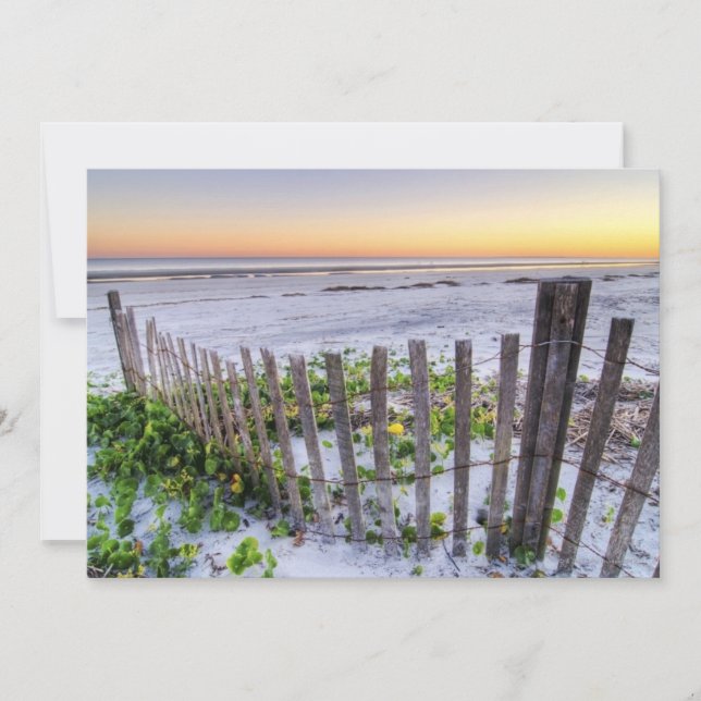 Een strand omheining bij zonsondergang (Voorkant)