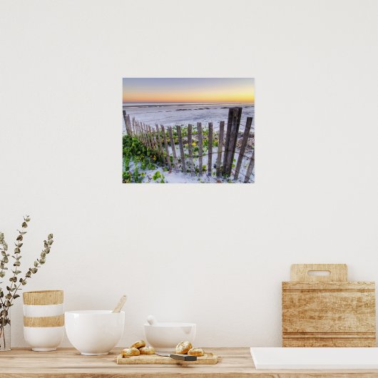 Een strand omheining bij zonsondergang poster (Keuken)