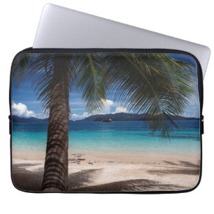 Een strand op Koh Wai Island in Thailand Laptop Sleeve