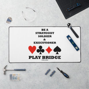 Een strategische soldaat en een afspeelbrug voor m bureaumat