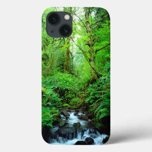 Een stroom in een oerbos iPhone 13 hoesje