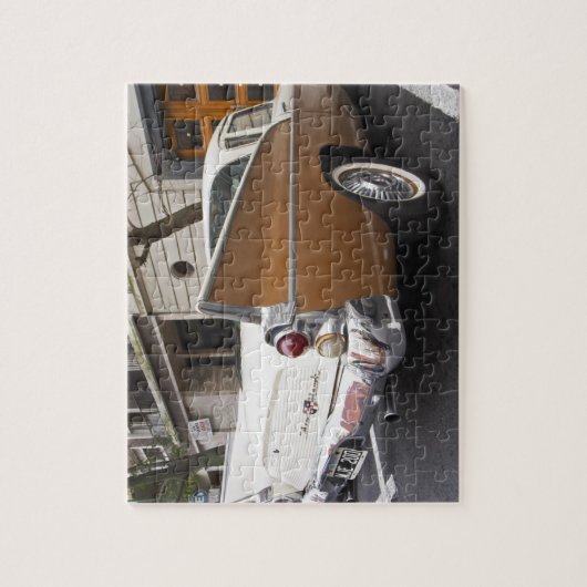 Een Studebaker Silver Hawk Classic Car geparkeerd  Legpuzzel (Verticaal)