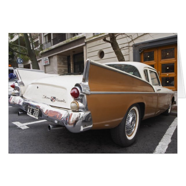 Een Studebaker Silver Hawk klassieke auto geparkee (Voorkant Horizontaal)